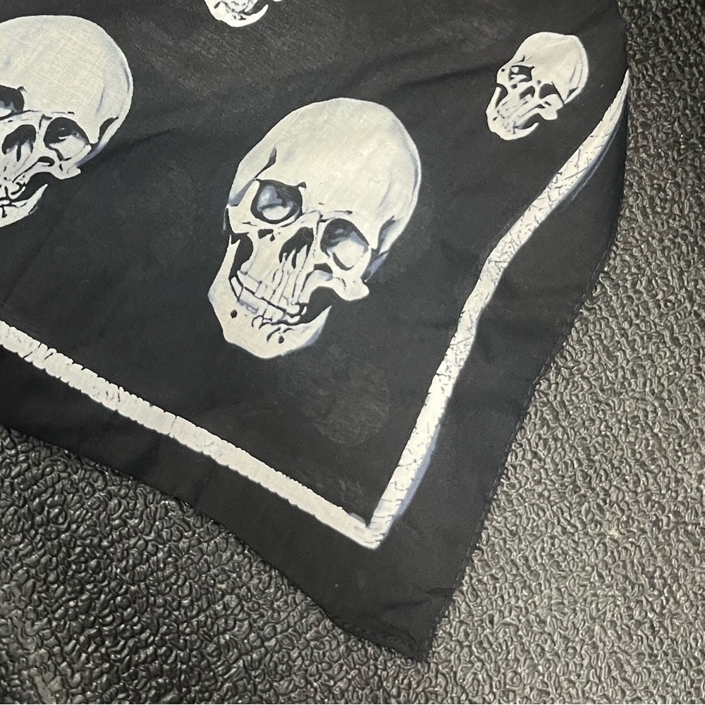 NWT ⚜️🖤⚜️ Piper K Halloween Skull Satin Bandana - Picture 8 of 10